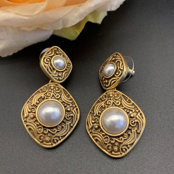 Regal Renaissance/Victorian Inspired Pearl Drop Earring - Picture 4 of 5
